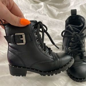 Toddler boot size 9 great condition